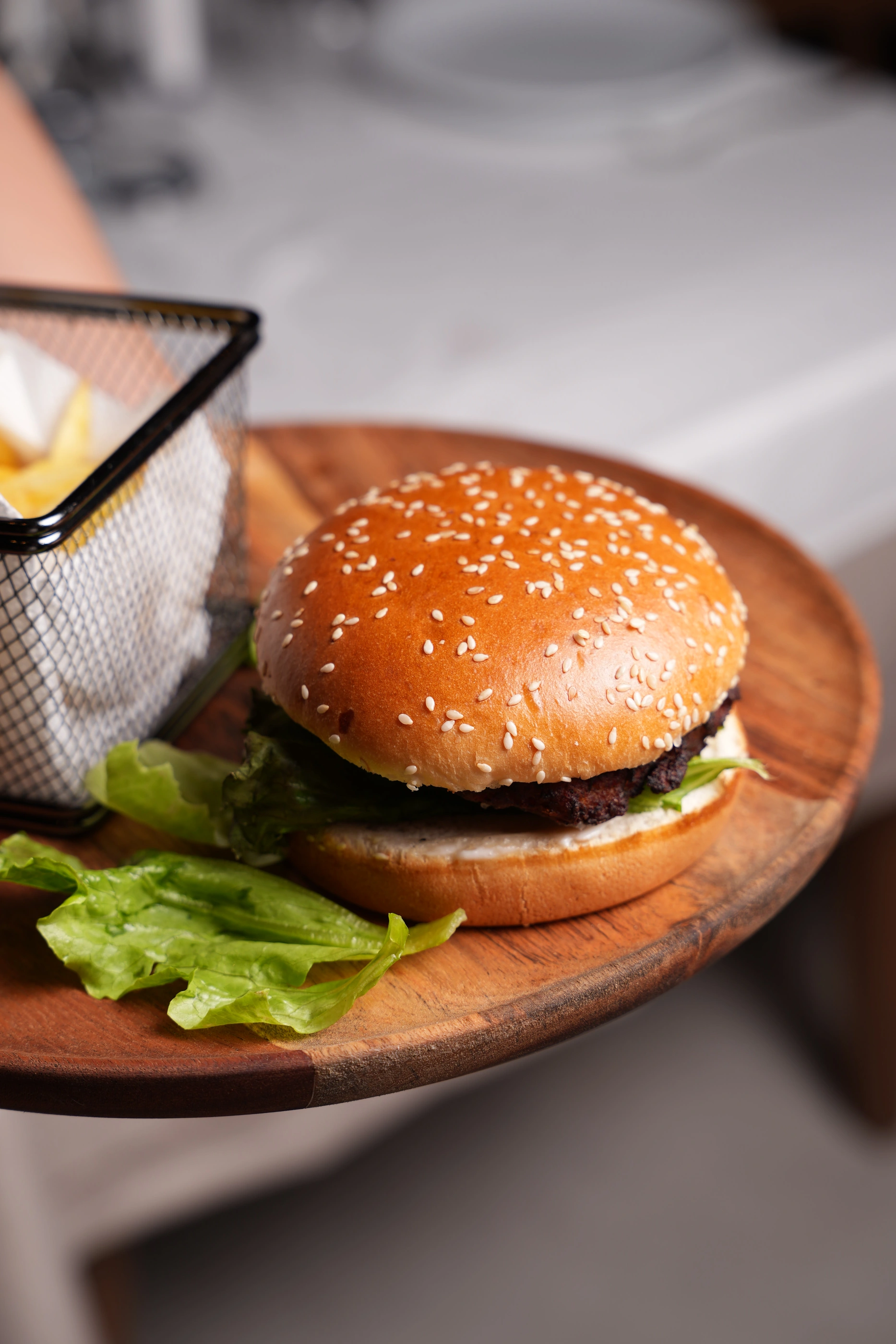 Burger i përgatitur në restorantin Prelude
